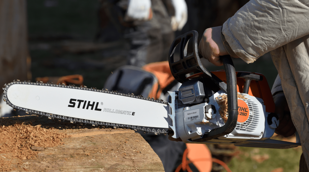 stihl-chainsaw-cutting-min