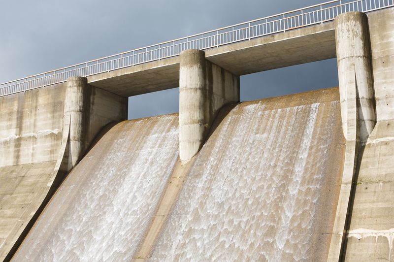 concrete-mixers-dam-water-to-generate-energy-min