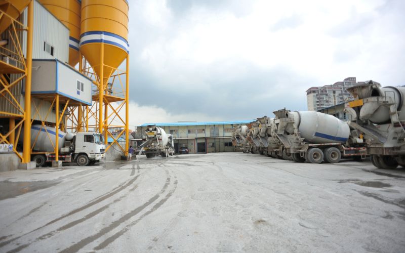 cement-mixers-mixing-concrete-delivery--min
