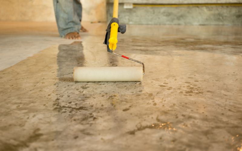 concrete-mixer-lacquering-concrete-floor-min