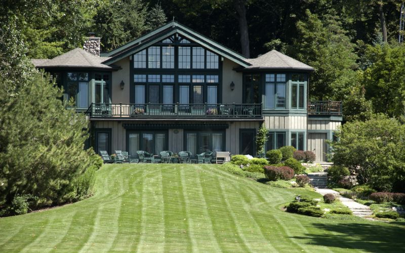 ride-on-mower-mansion-lawn-min