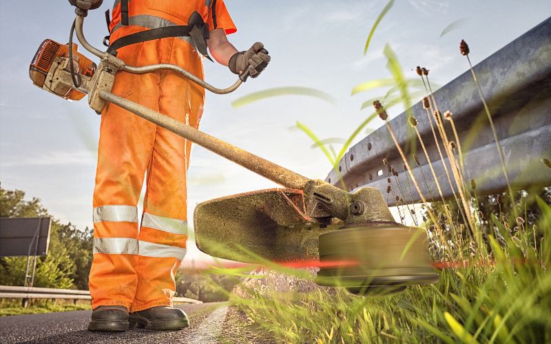 brushcutters-professional-roadside-mowing-min