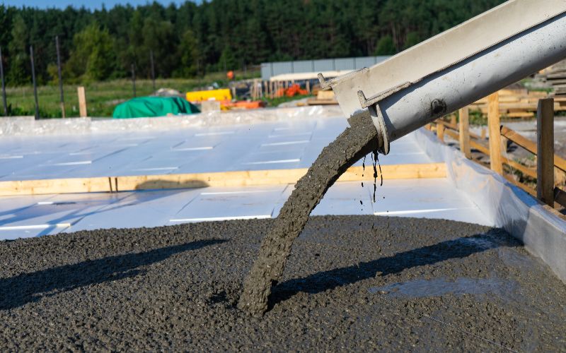 concrete-mixer for-sale-workers-pour-the-foundation-for-the-construction-of-a-residential-building-using-mobile-concrete-mixers-min