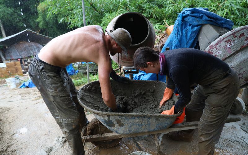 Concrete-mixer-volunteers-working-on-building-an-earthship-in-aguada-puerto-rico-min