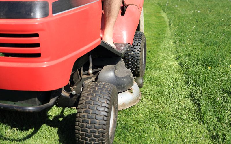 ride-on-mower-red-riding-lawn-mower-lawnmower-ride-on-mower-in-garden-min