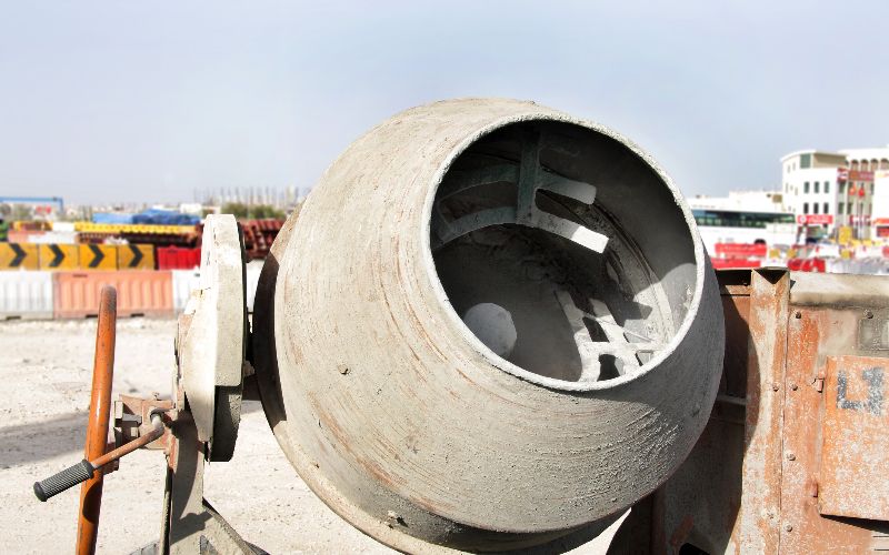 cement-mixers-inside-the-container-of-portable-concrete-mixer-min