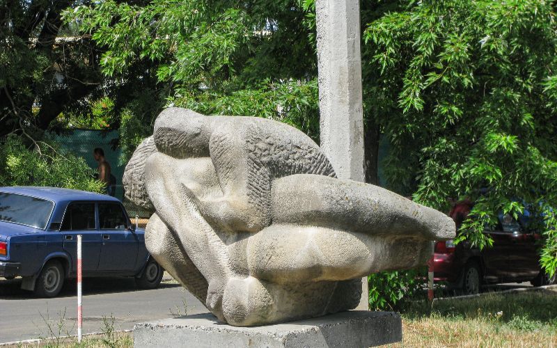 cement-mixers-ukraine-odessa-sports-palace-july-11-2009-a-stylized-concrete-sculpture-of-two-lovers-min