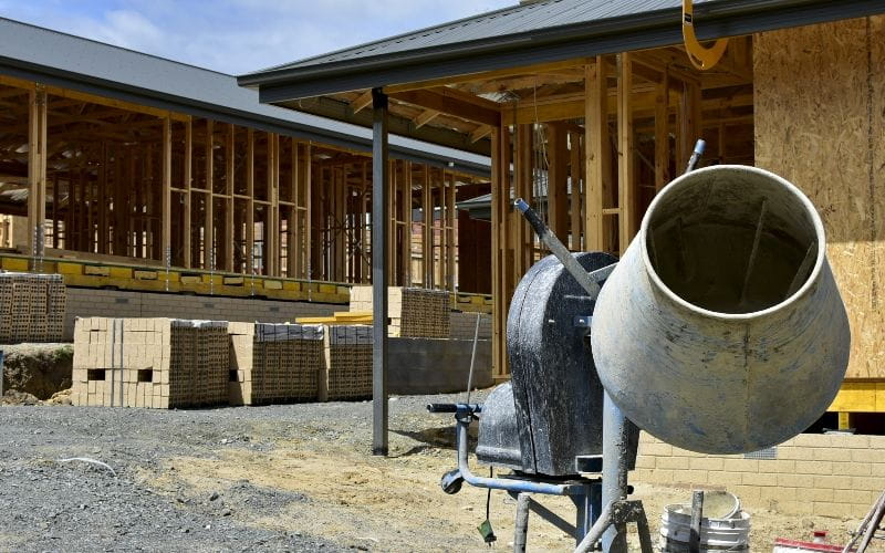 cement-mixer-new-home-under-construction-in-a-australian-suburban-housing-estate (1)