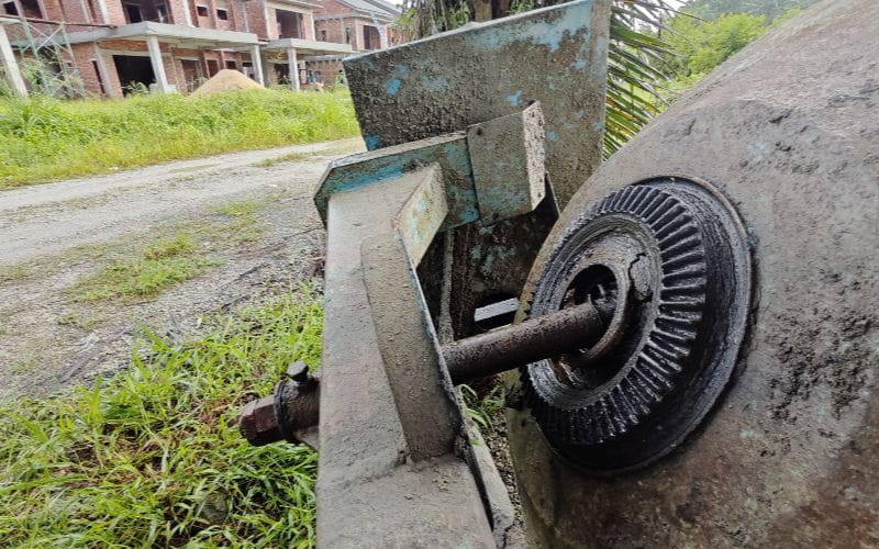 cement-mixers-an-old-abandoned-rusty-cogwheel-gearwheel-nut-and-bolt-of-the-spoiled-cement-concrete-mixer-machine (1)