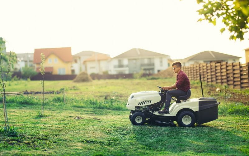 ride-on-acmower-man-worker-cutting-grass-with-lawn-mower-lawncare-concept-industrial-details (1)