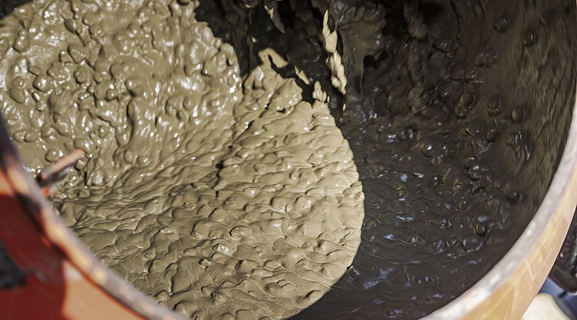 concrete-mixer-wet-concrete-mixture-inside-cement-mixer-construction-concept