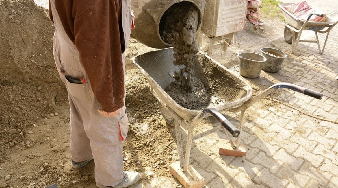 concrete-mixers-pouring-concrete