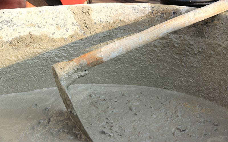 BS Power - concrete mixers - mixing with hand tools (1)