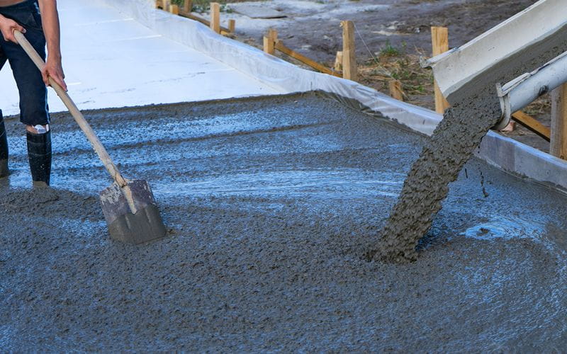 BS Power - concrete mixers - pouring concrete (1)