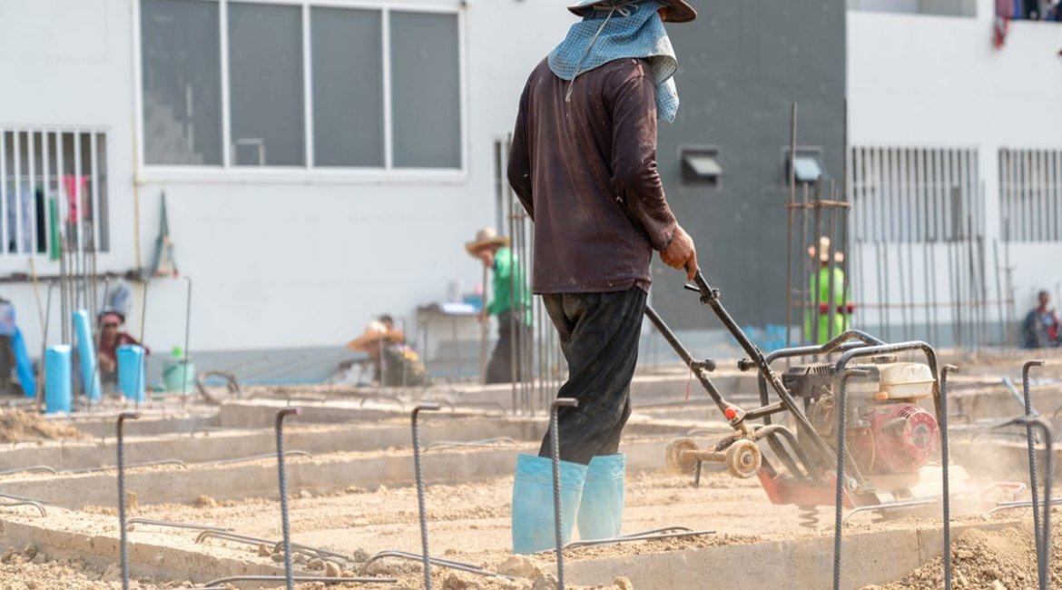 rammers- title-descriptions-construction-worker-using-a-plate-compactor-to-level-the-ground-at-a-building-site (1)